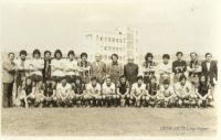 1974/1975 TAV�ANLI L�NY�TSPOR SEZON A�ILI� T�REN�.
AYAKTAK�LER Soldan Sa�a:Cengiz SOYKAN-�smail BARAN(Dondurma)-Ayhan K���KSOLAKO�LU-H�seyin ASAN-Semih-Memduh ASAN (Rahmetli)-Mehmet SERTKAYA-Hayrettin TELATAR(GL�.MD.Yrd.Foto�raf�n �ekildi�i g��n ak�am� vefat etti.)-Ak�n �ZUTOP�U-Hikmet DEM�RB�LEK-Mustafa �NAL-Ahmet ER-Fuat SAKARYA(Antren�r)-Do�an ORTAN(Antren�r)OTURANLAR Soldan Sa�a:Ahmet KAYTAN(Rahmetli)-Ahmet SAPMAZ-Kudret OKAY-Murat ERAN-H.H�seyin BOZBEY-S�ha BA�ARANER-Hasan �ZBA�-Mehmet T�LEK (Rahmetli)-Turgay TUNCER�-Hakan BALYEMEZ-Remzi AT�LA-Necdet TEZEL(Kaptan)
